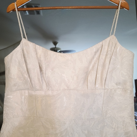 ML Monique Lhuillier | Hillary Textured Jacquard Pearl Strap Hi-Low Dress Gown - Picture 5 of 16